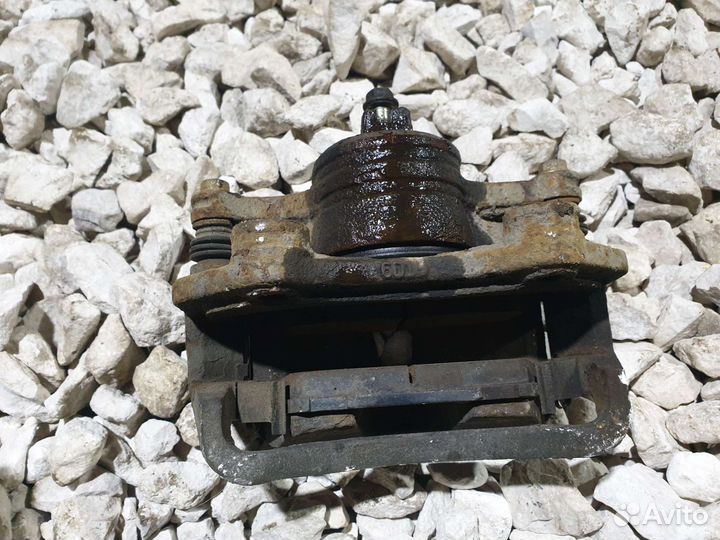 Суппорт левый Альмера Классик