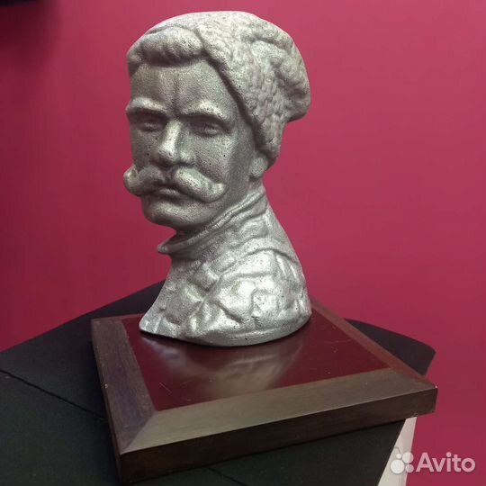 Барельеф Чапаев. В. И