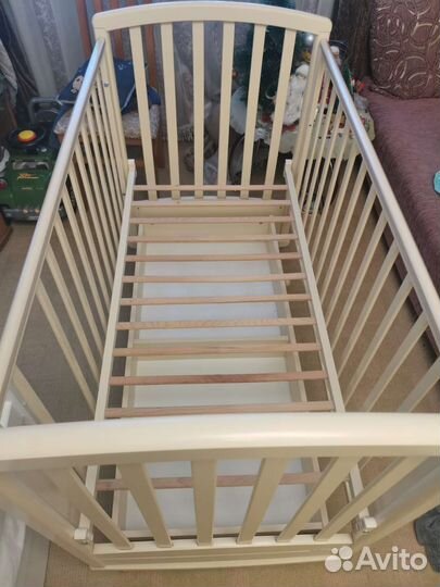 Детская кровать с маятником