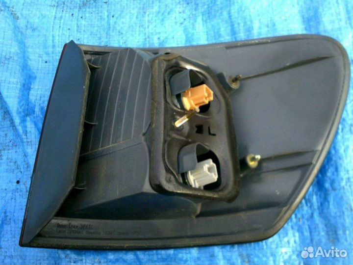 Стоп-сигнал задний левый Toyota Ipsum ACM21 2azfe