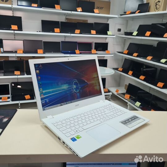 Красивый Acer 15,6