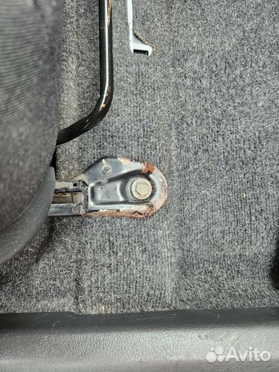 Накладки креплений сидений Тойота Королла 150