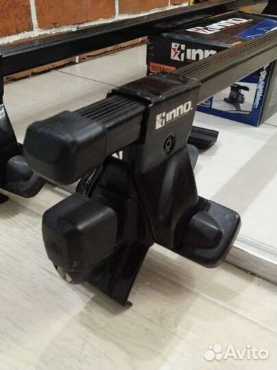 Поперечины на крышу без релингов. inno, Япония