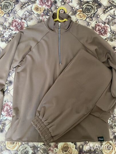 Костюм женский