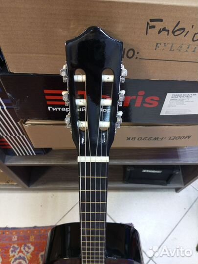 Классическая гитара черная с дефектом