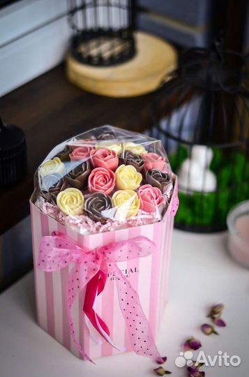 Букеты из шоколадных роз