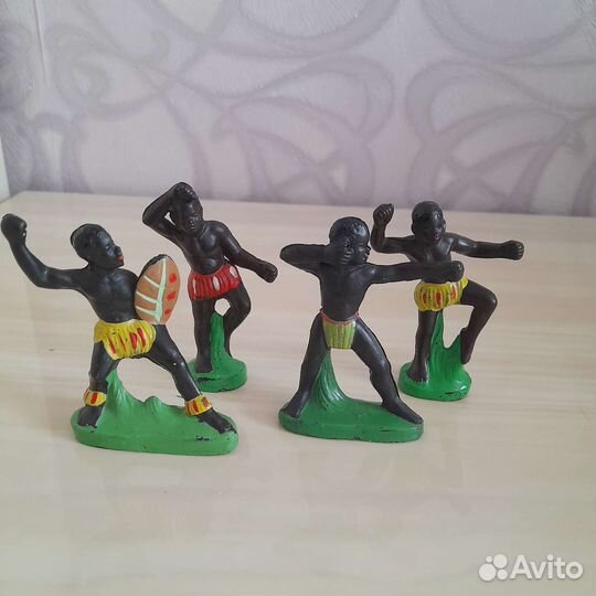 Ковбойцы, индейцы резиновые гдр, рыцари