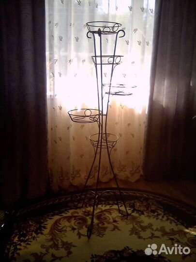 Кованая цветочница