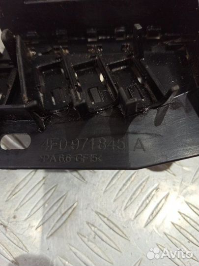 Корпус блока предохранителей Audi A6 C6