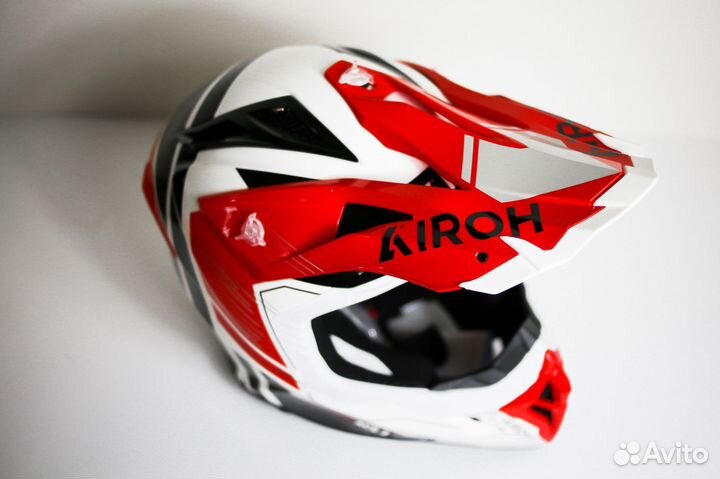 Мотошлем Airoh Aviator Ace 2 Engine Red Gloss