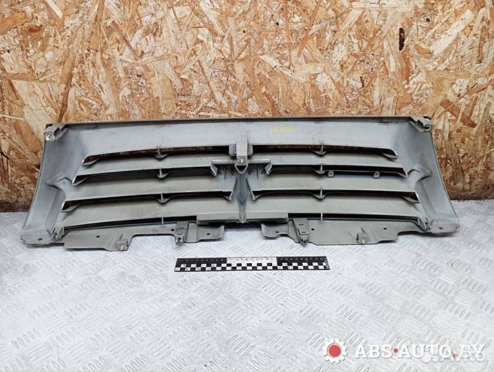 Решетка радиатора Mitsubishi Pajero 3 2002