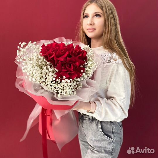 Букет из гипсофил с розами