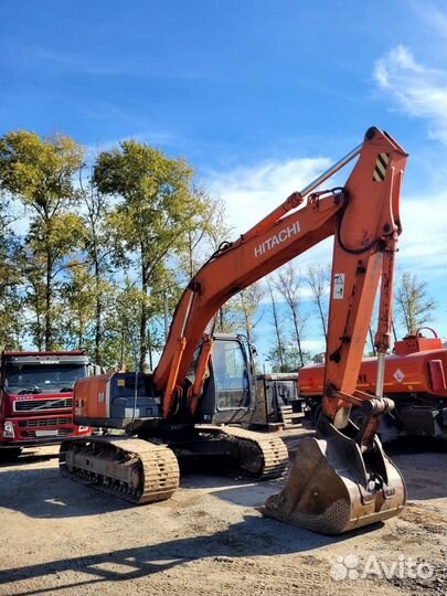 Гусеничный экскаватор Hitachi ZX200LC-3, 2010