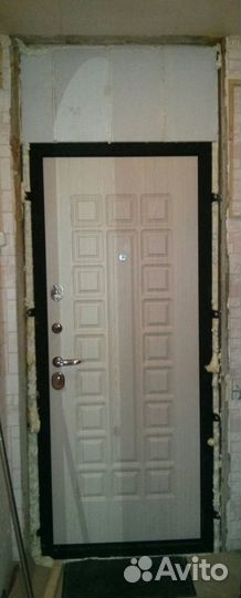 Фрамуга над входной дверью