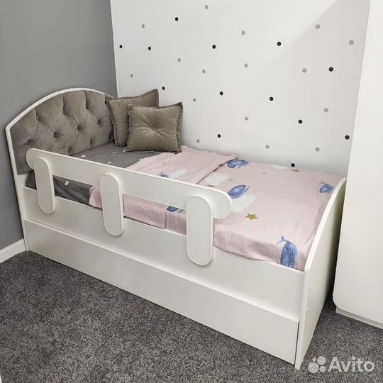 Детская кровать с мягким изголовьем