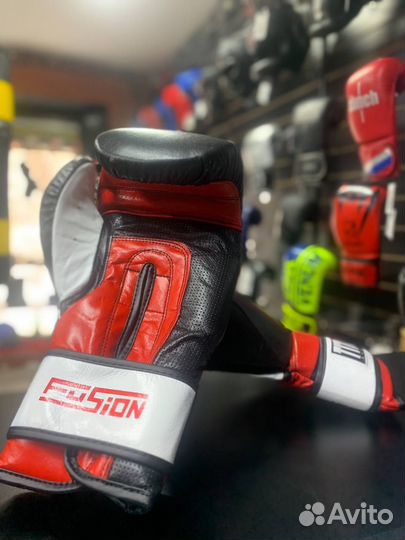 Боксерские перчатки Title Fusion