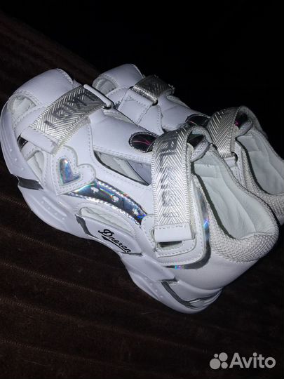 Сандали новые