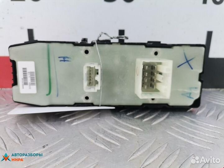 Блок управления стеклоподъемниками Jeep Commander