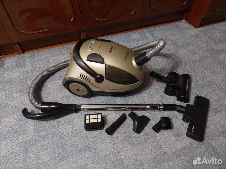 Пылесос Vitek с водяным фильтром VT-1834