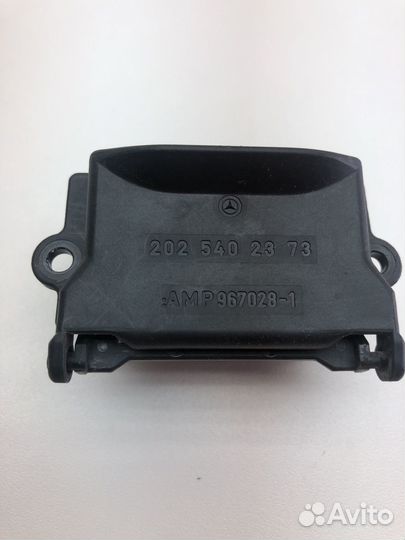 Корпус разъема диагностики Мерседес 2025402373