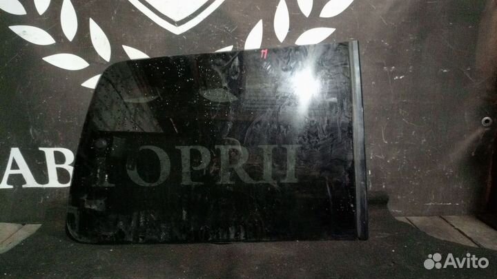 Задняя правая форточка Mitsubishi Pajero 4