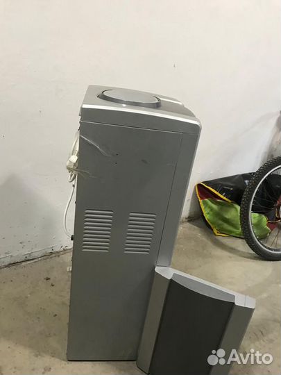 Кулер для воды напольный