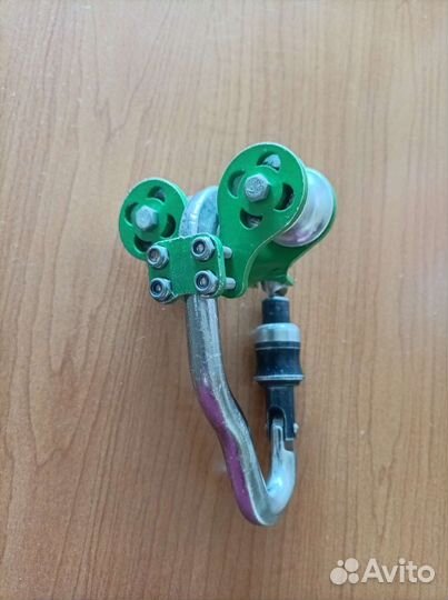 Ролик на карабине