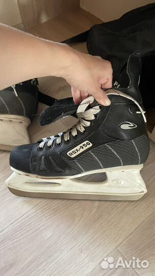 Коньки хоккейные