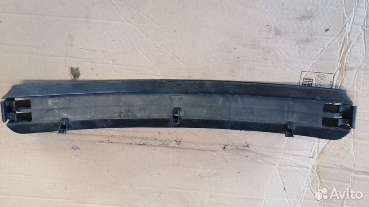 Решетка перед.бампера центр.Ауди А6С4 94-97г новая