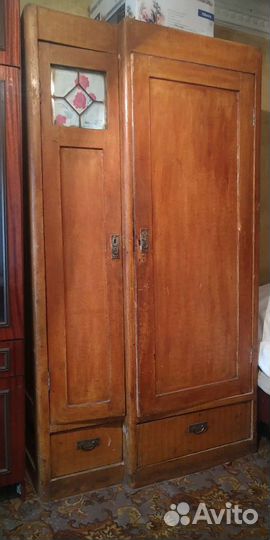 Старинный шкаф