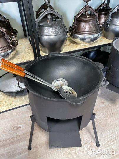 Казан чугунный 16 литров с печкой