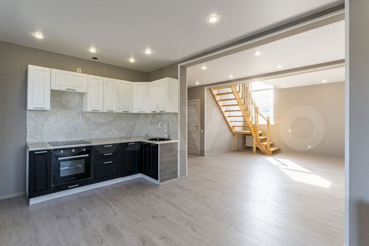 Коттедж 216 м² на участке 6 сот.