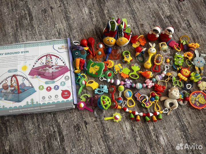 Погремушки, коврик развивающий