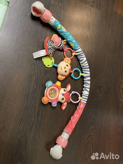 Дуга с игрушками