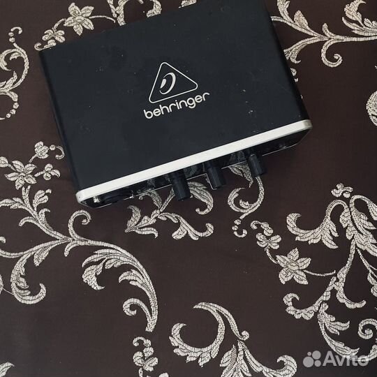 Внешняя звуковая карта behringer umc22