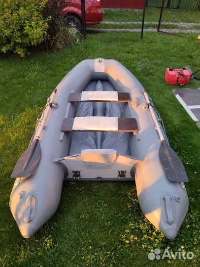 Лодка с мотром