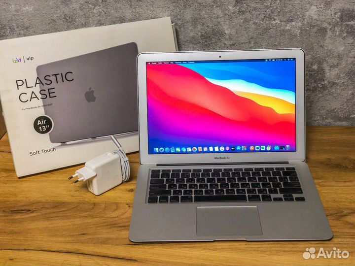 Ноутбук Apple MacBook Air 13 почти как новый