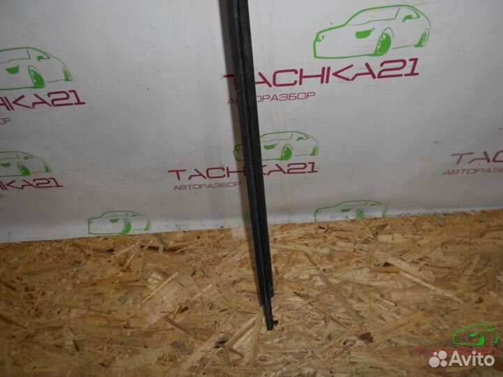 Накладка на заднюю правую дверь Toyota Rav4 CA40