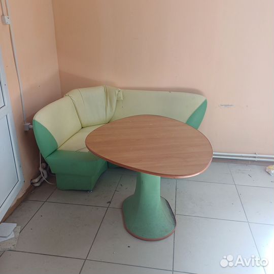 Кухонный стол