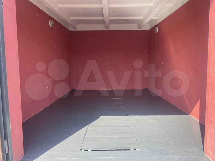 Гараж, > 30 м²