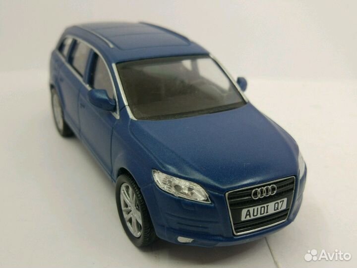 Модель автомобиля audi Q7