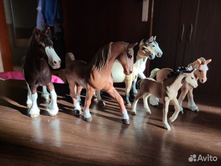 Фигурки лошадей schleich и collecta