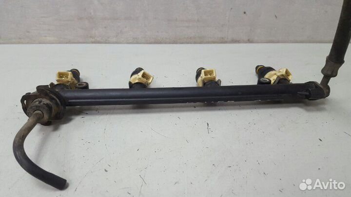 Топливная рампа с форсунками Rover 200 214 RF