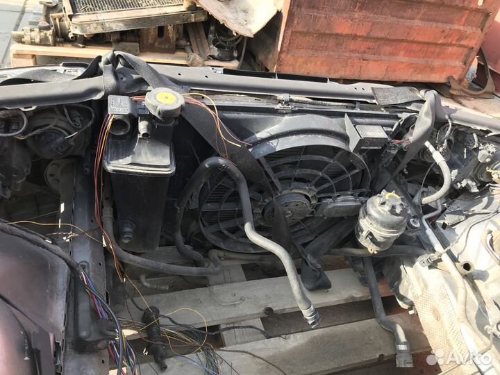 Рамка радиатора (телевизор) BMW 3-серии E46 N46B20