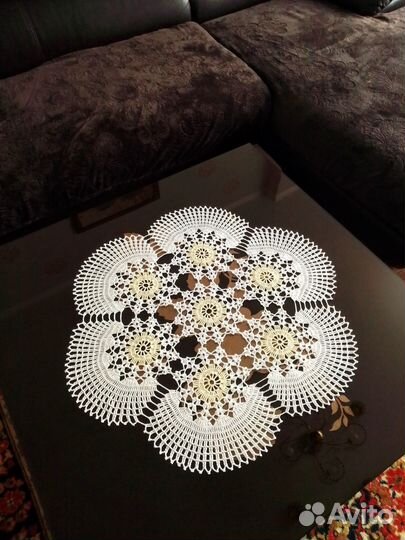 Салфетка вязаная 62 см (ручная работа)