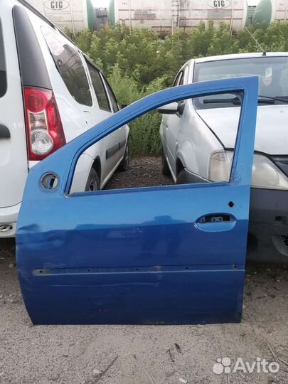 Дверь левая передняя logan