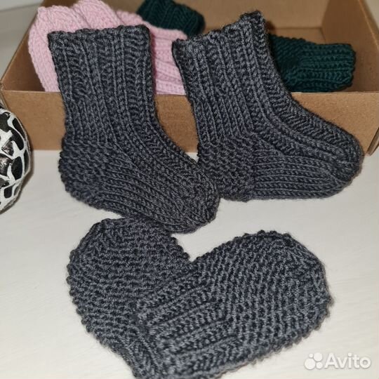 Носочки и варежки для новорожденого ручная работа