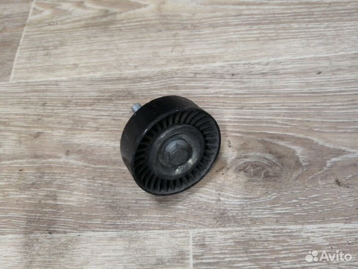 Ролик-натяжитель Volkswagen Passat