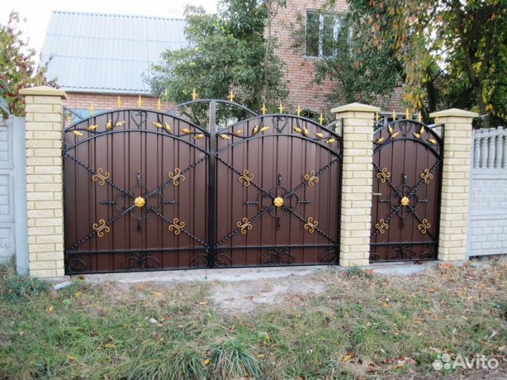 Ворота для частного дома кованые