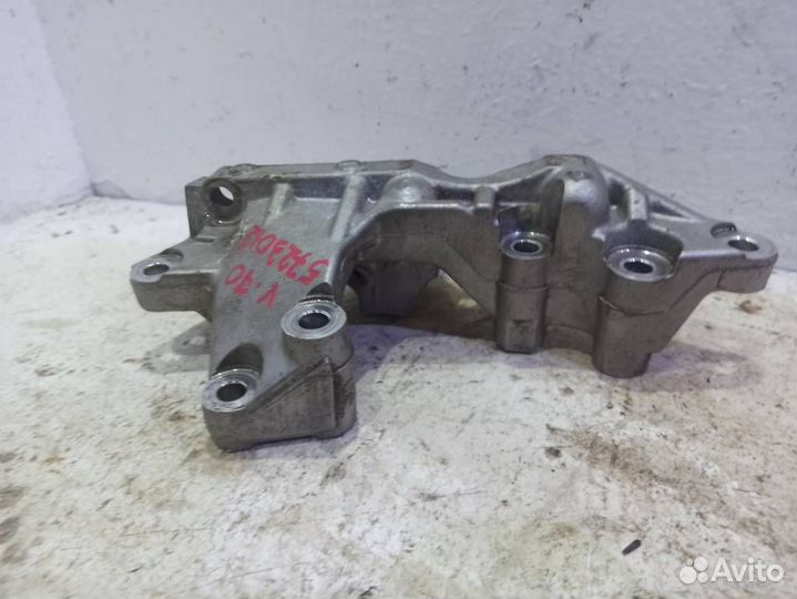 Кронштейн двигателя